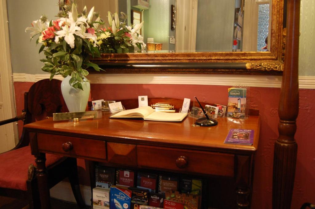 A-Haven Townhouse Hotel room 3