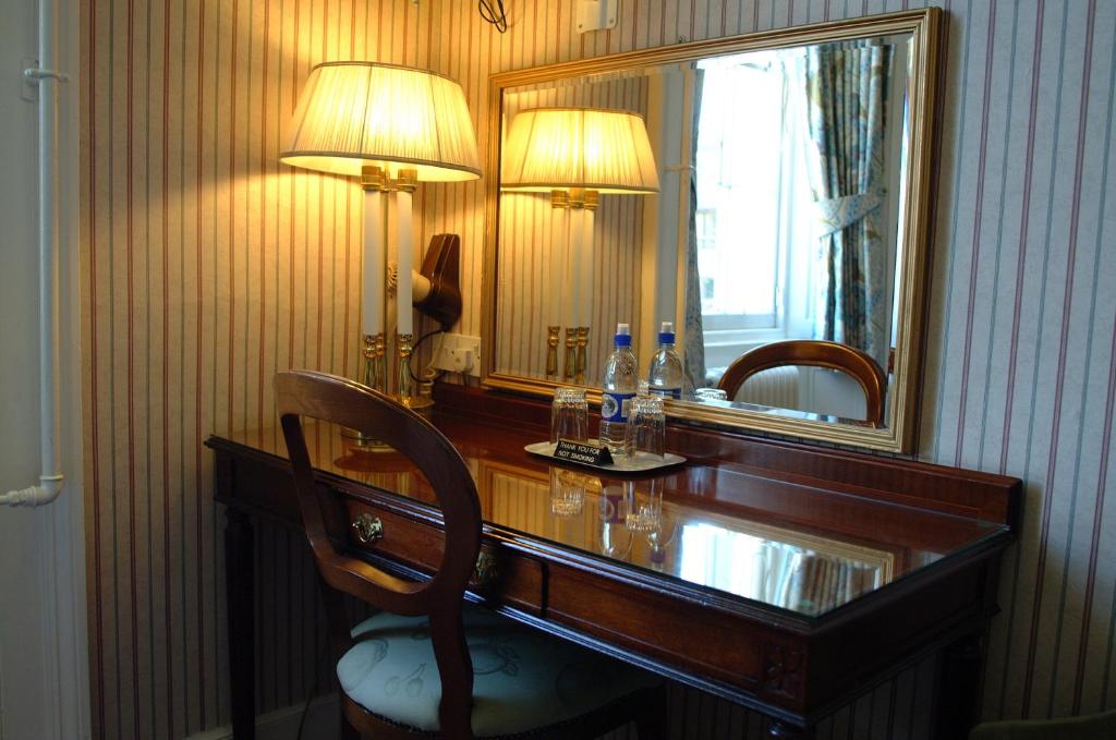 A-Haven Townhouse Hotel room 4